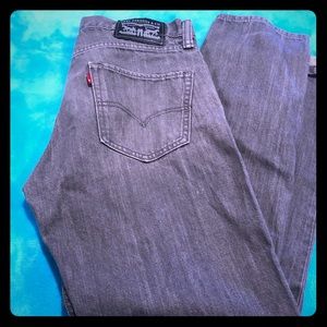 Gray Levi’s 33wx32L in great condition.